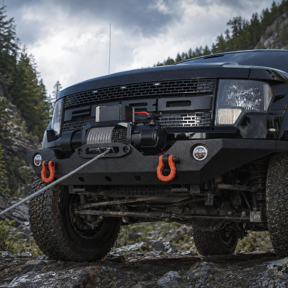 13500 lb Recovery Winch with Synthetic Rope and 2 Wireless Remotes (13500lb Black)